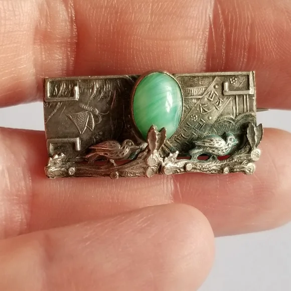 Antique Victorian brooch Peking glass bird pin - Picture 3 of 13